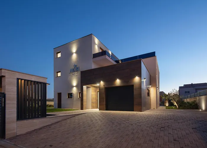 Malibu Royal - Luxury With Pool & Willa