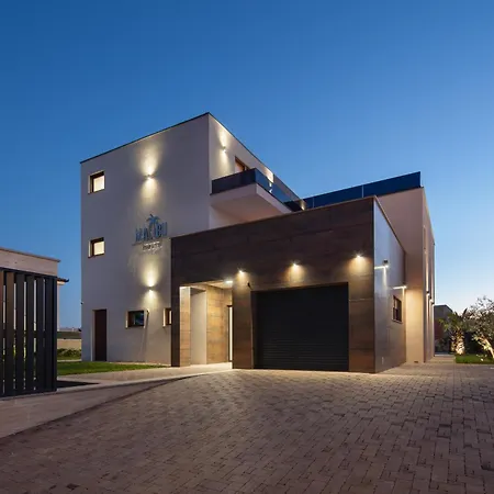 Malibu Royal - Luxury With Pool & Villa