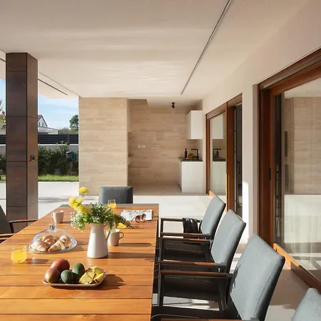 Villa Malibu Royal - Luxury With Pool & Vir