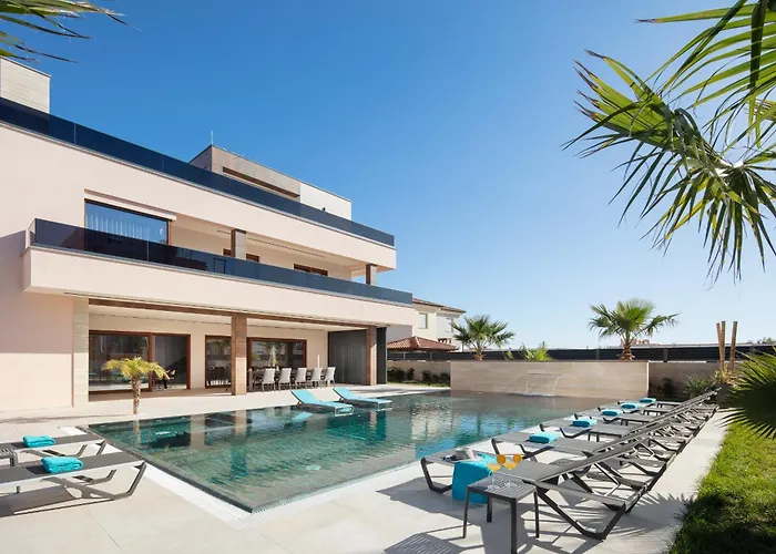 Villa Malibu Royal - Luxury With Pool & Vir